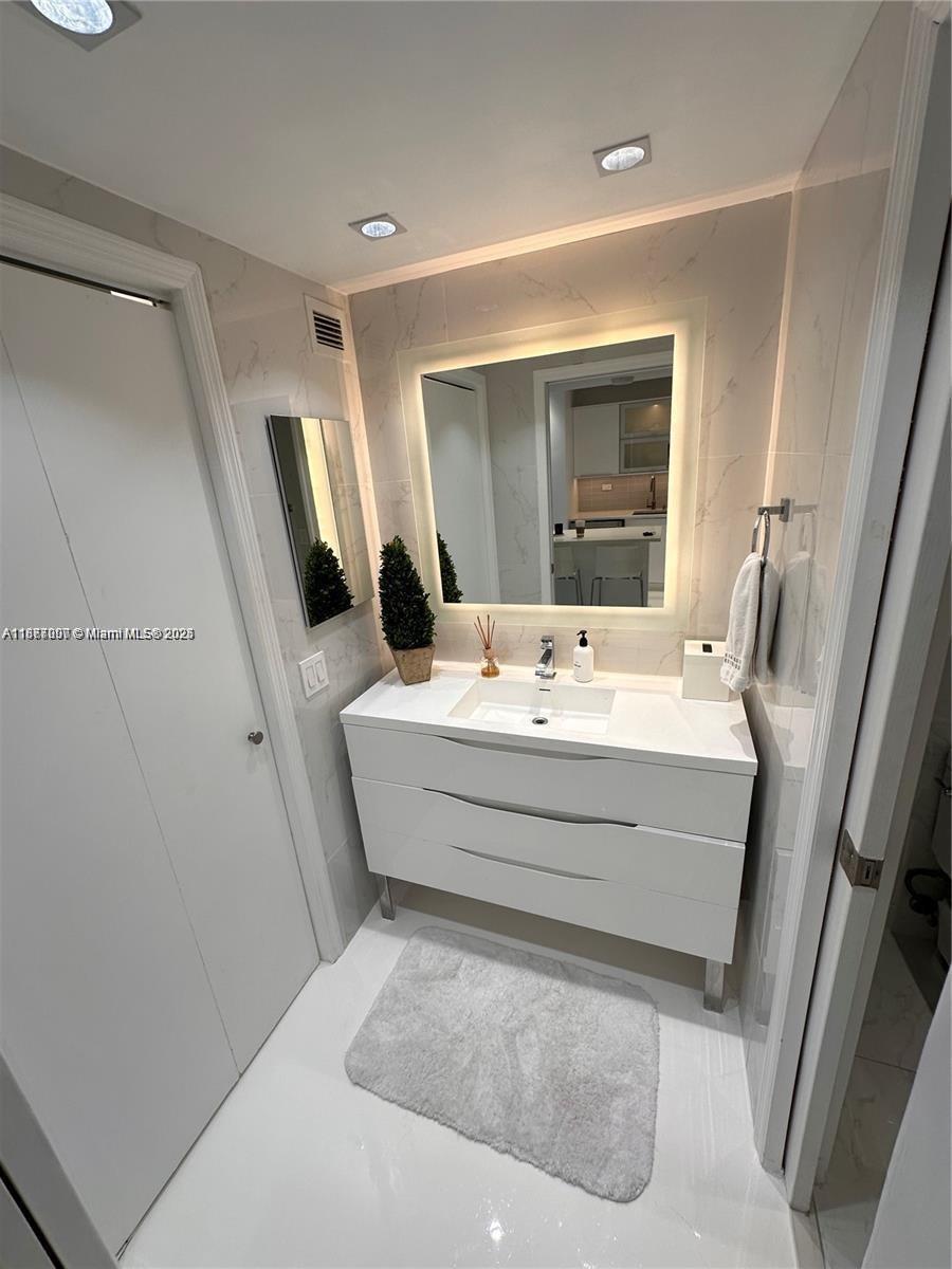 RONEY PALACE CONDO - Residential