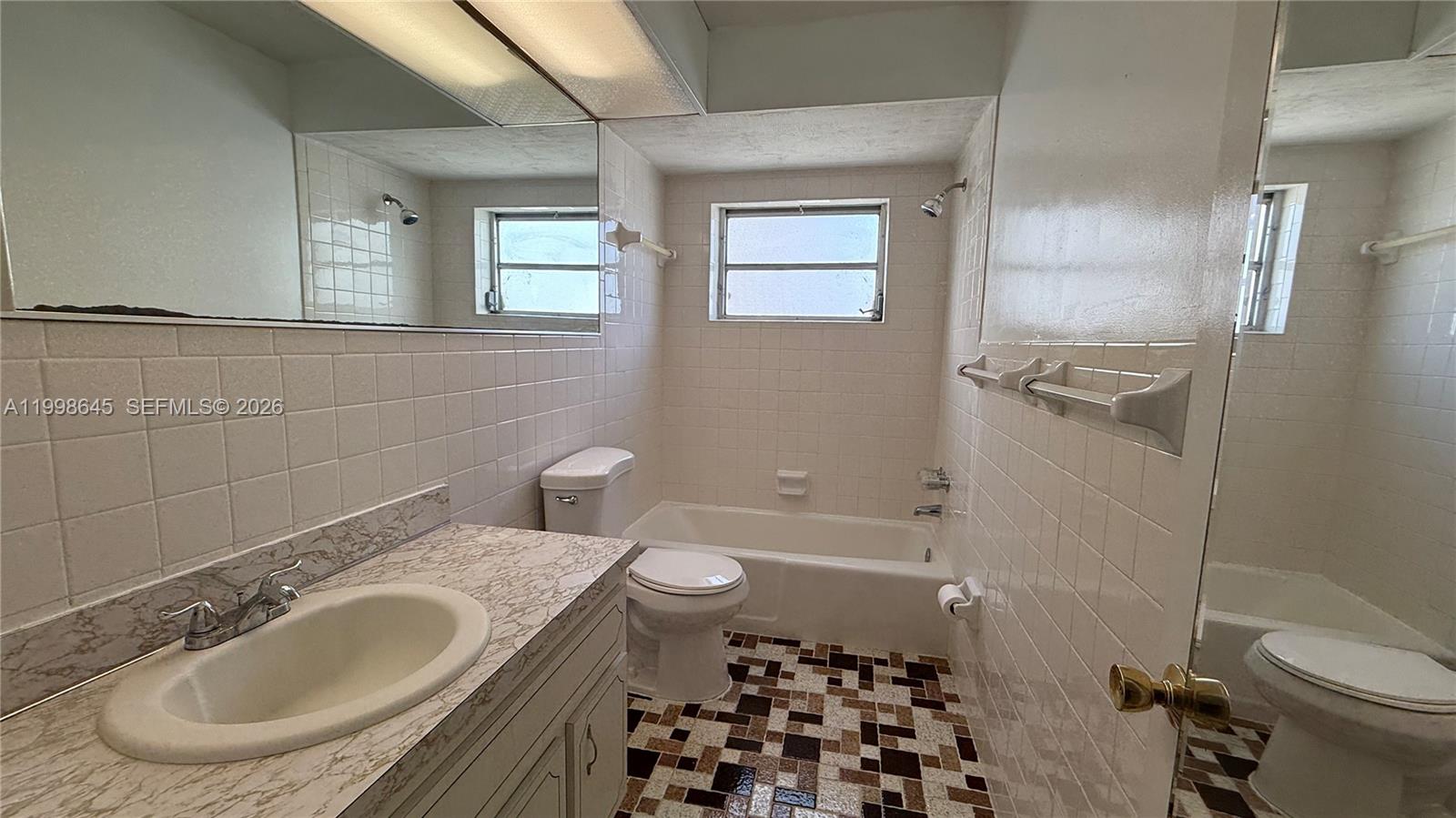 BARCLAY ARMS CONDO - Residential