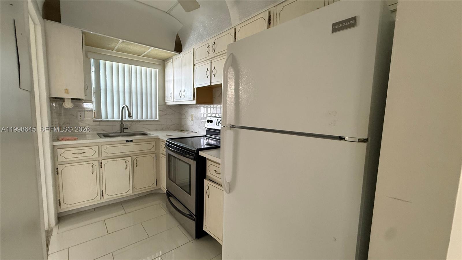 BARCLAY ARMS CONDO - Residential