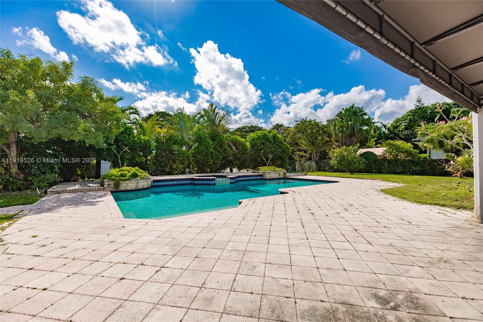 MIAMI SHORES SEC 3 - Residential