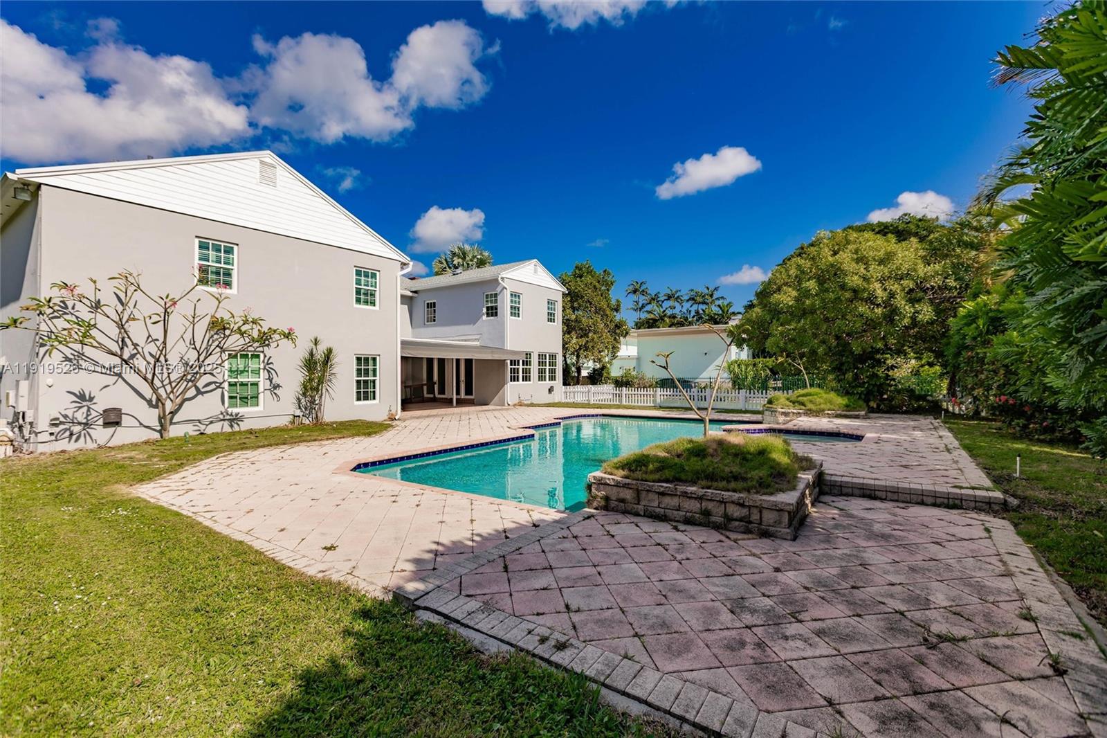 MIAMI SHORES SEC 3 - Residential