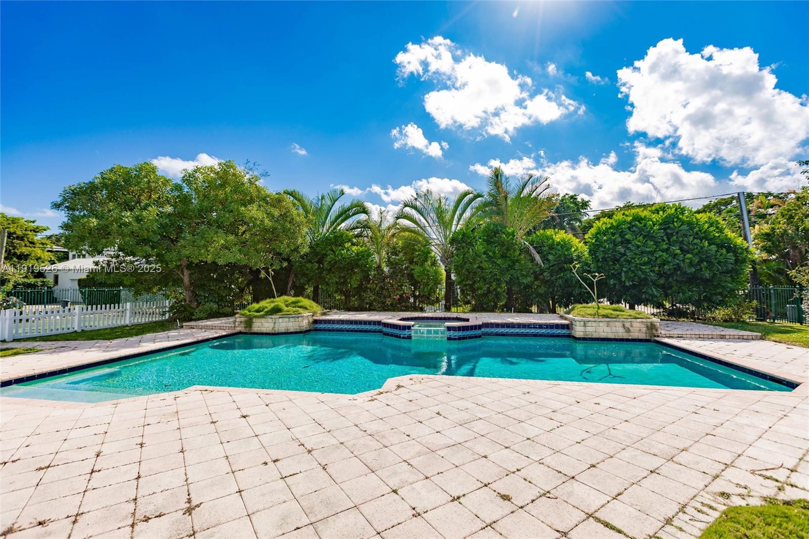 MIAMI SHORES SEC 3 - Residential