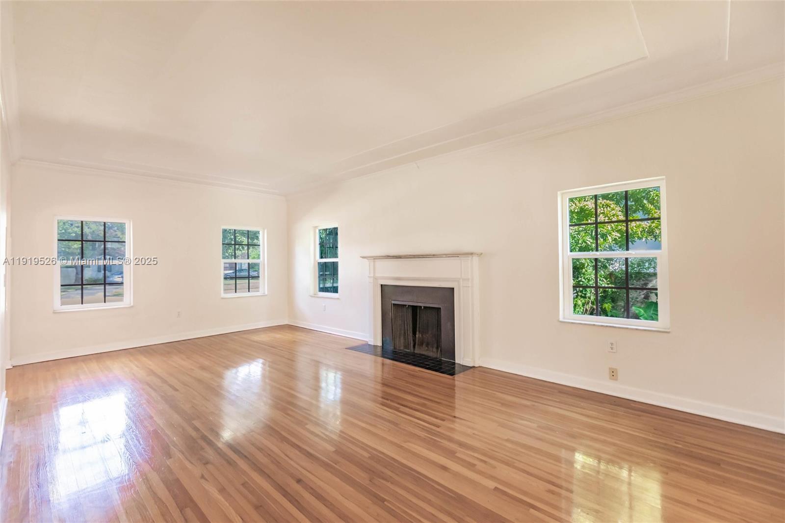 MIAMI SHORES SEC 3 - Residential