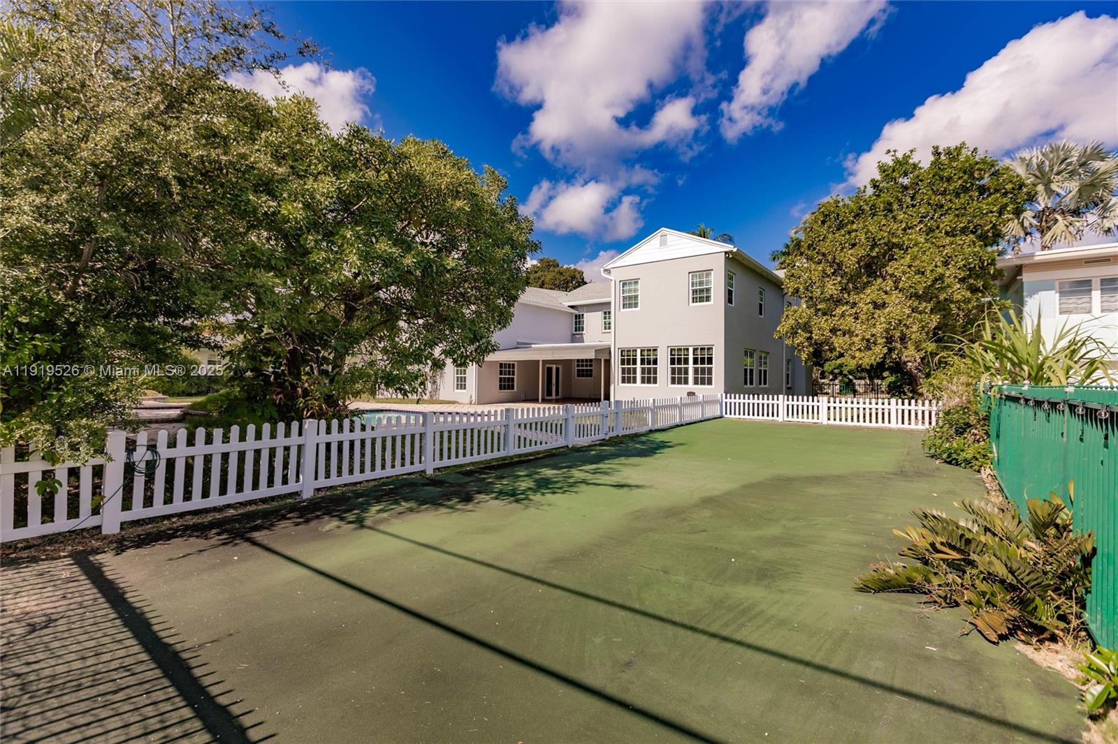 MIAMI SHORES SEC 3 - Residential