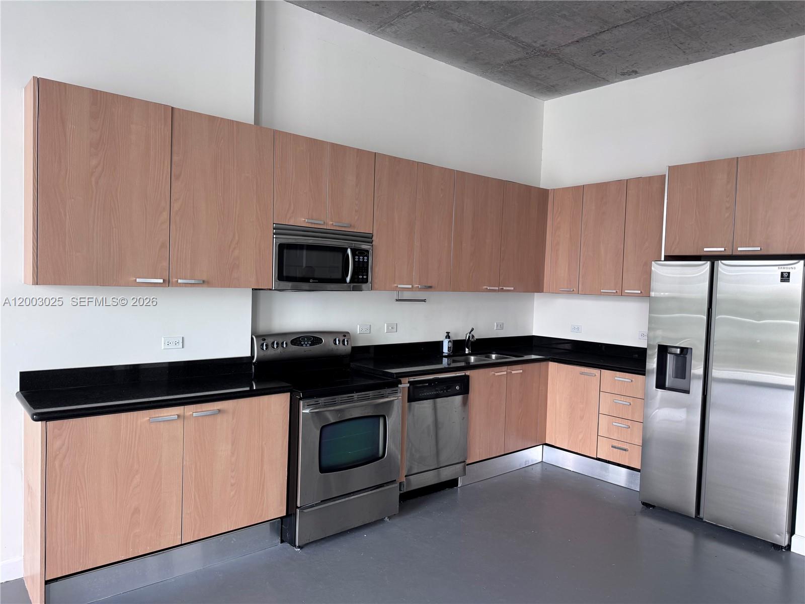 LOFTS AT HOLLYWOOD STATIO - Residential