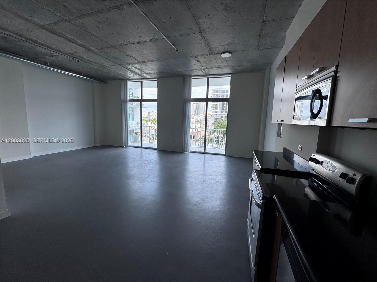 LOFTS AT HOLLYWOOD STATIO - Residential