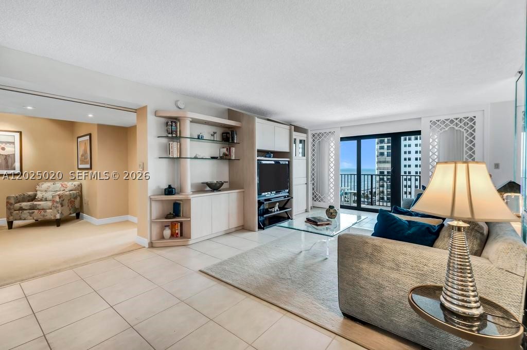 SUMMIT CONDO - Residential