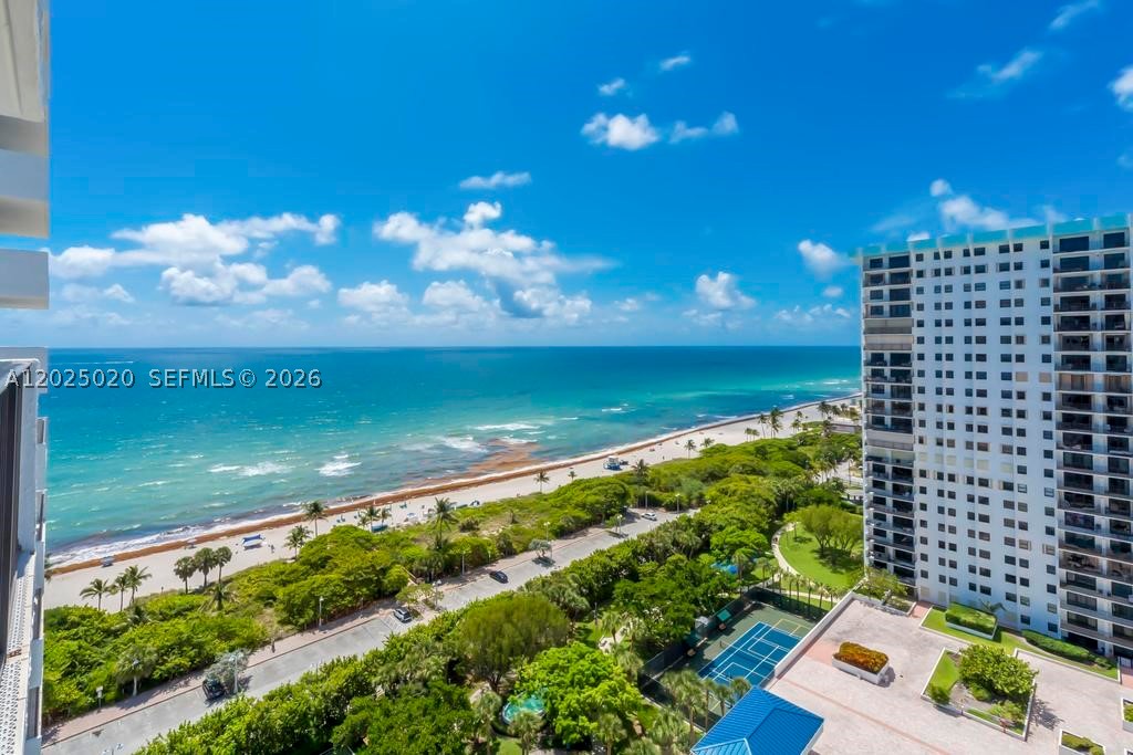 SUMMIT CONDO - Residential