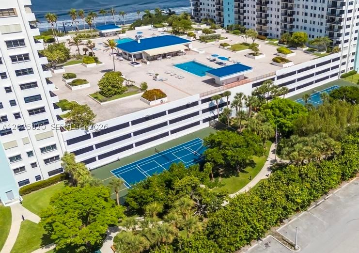 SUMMIT CONDO - Residential