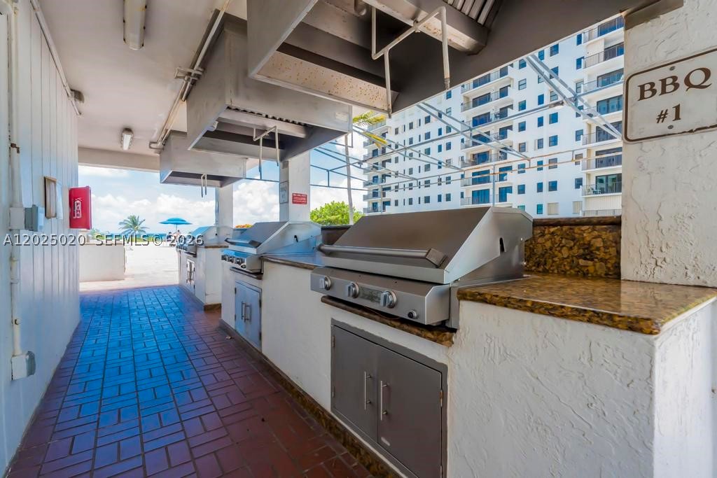 SUMMIT CONDO - Residential