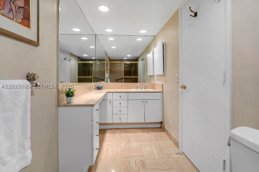 SUMMIT CONDO - Residential