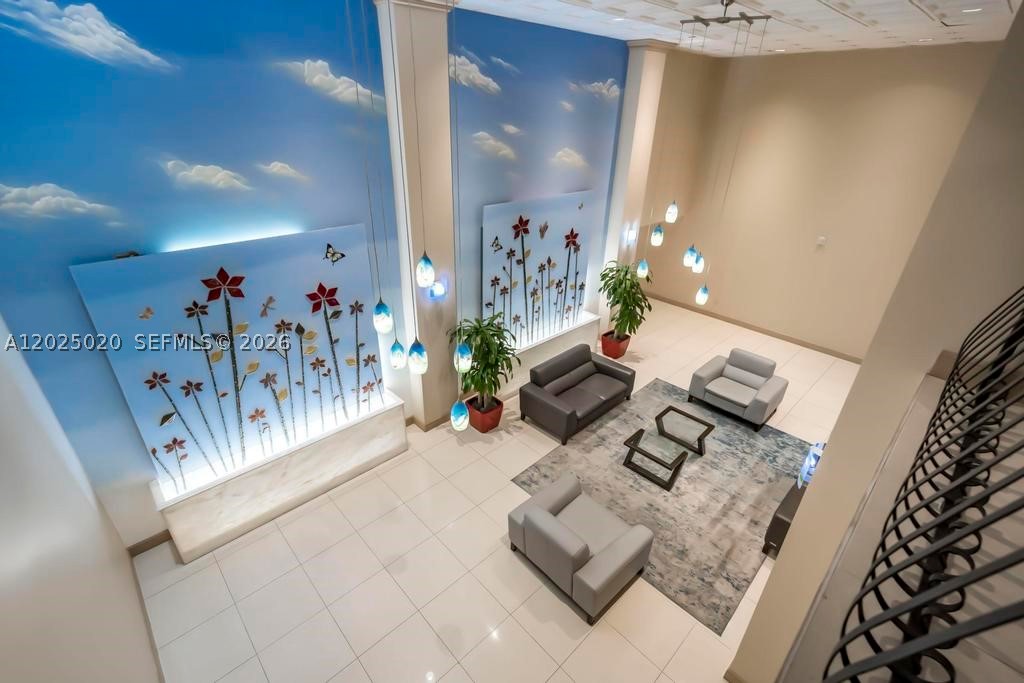 SUMMIT CONDO - Residential