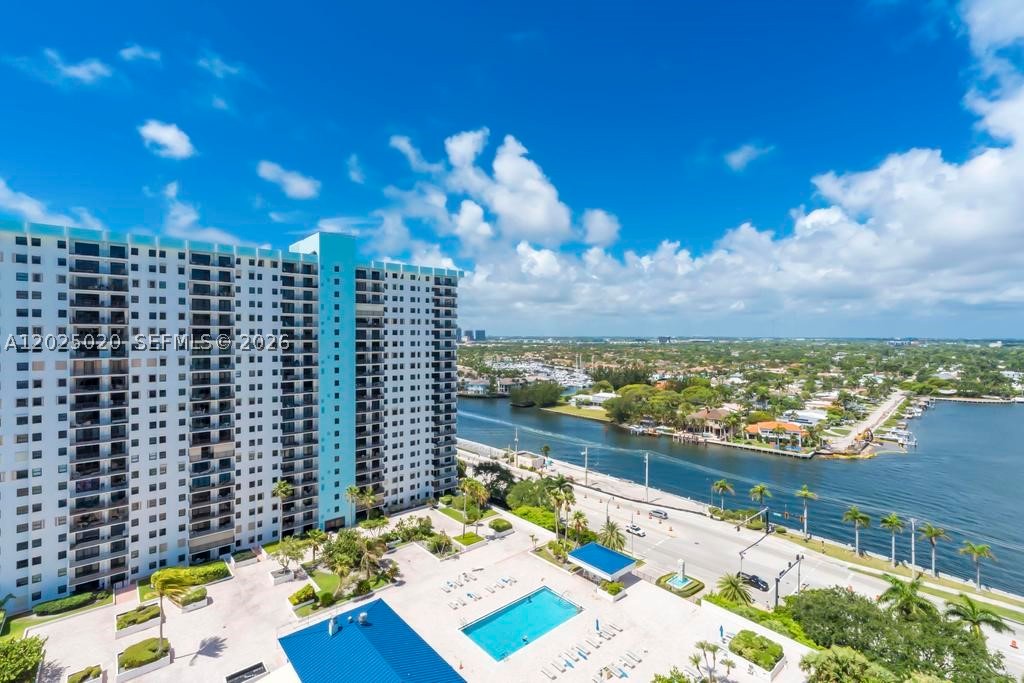SUMMIT CONDO - Residential