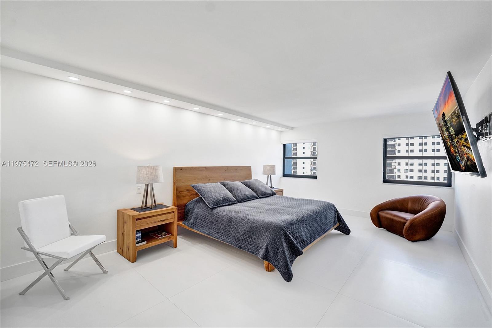 SUMMIT CONDO - Residential
