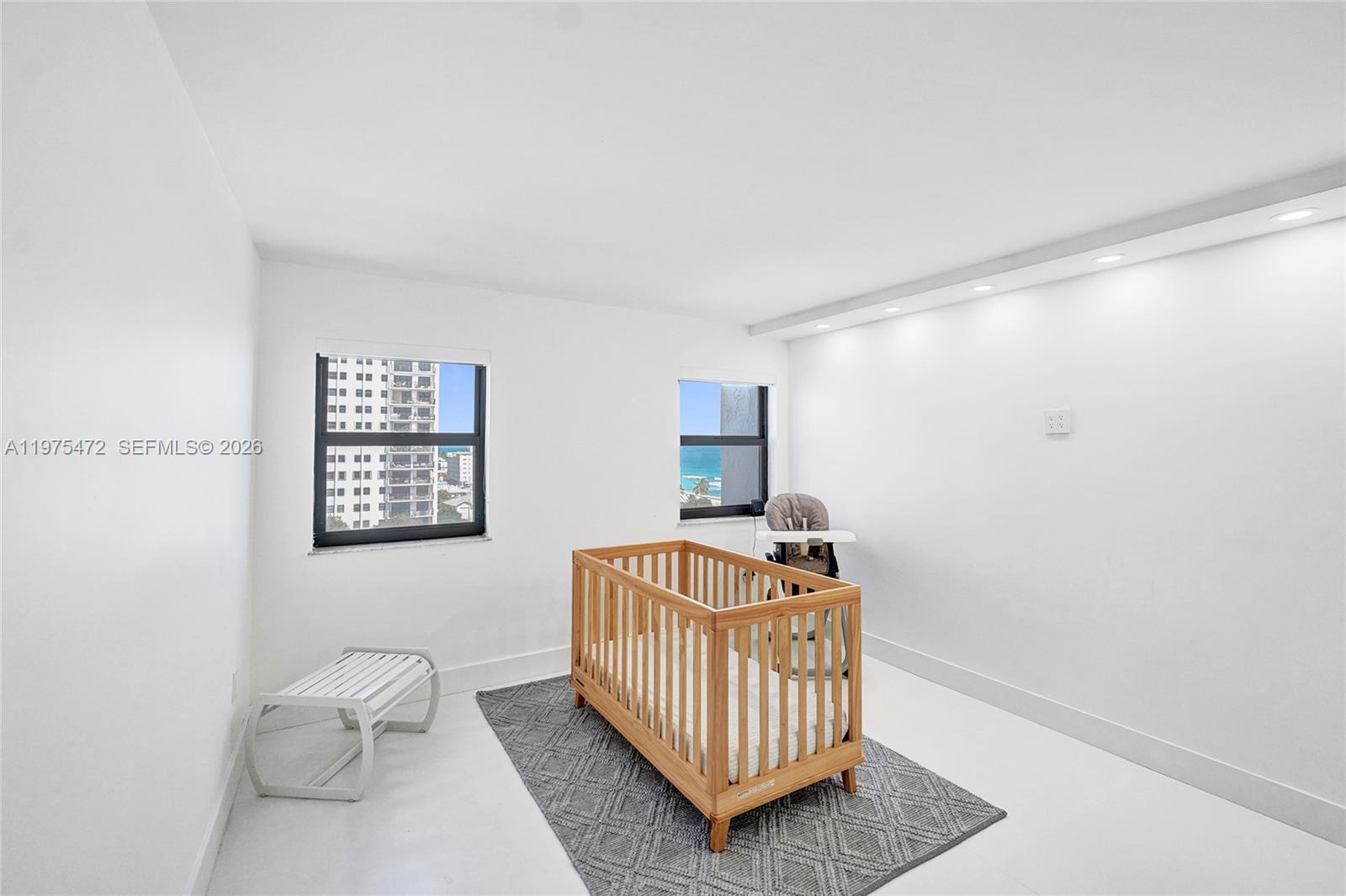 SUMMIT CONDO - Residential