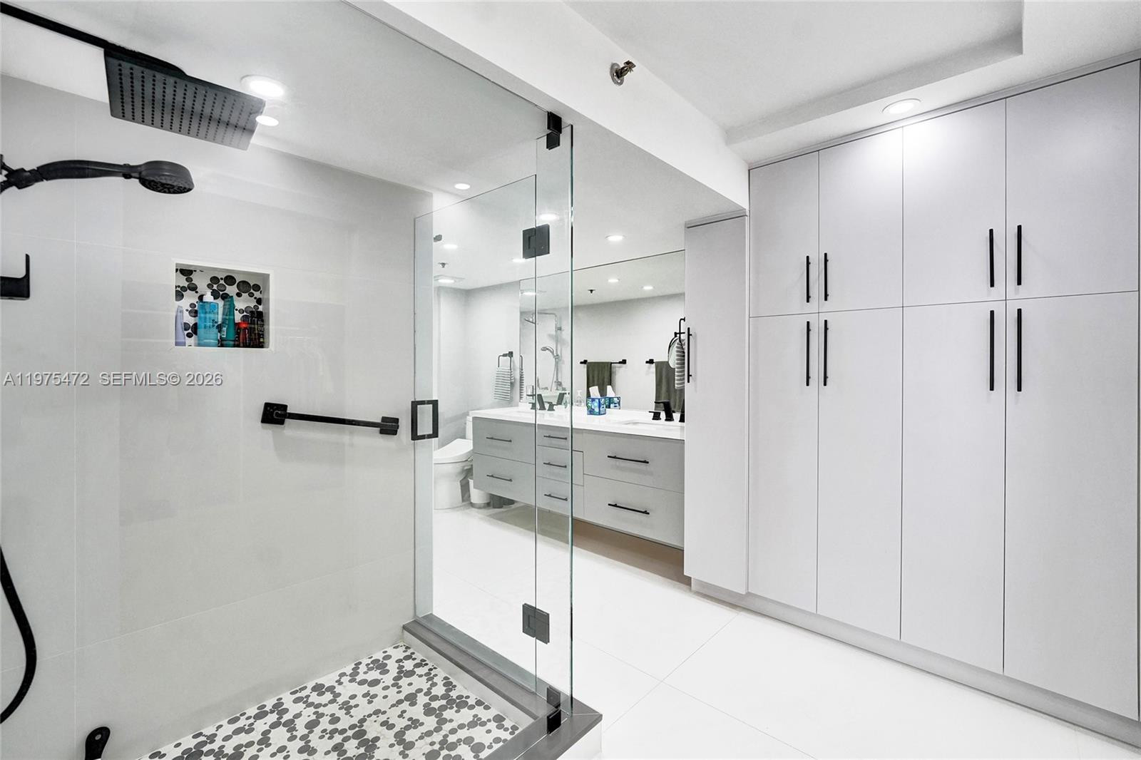SUMMIT CONDO - Residential