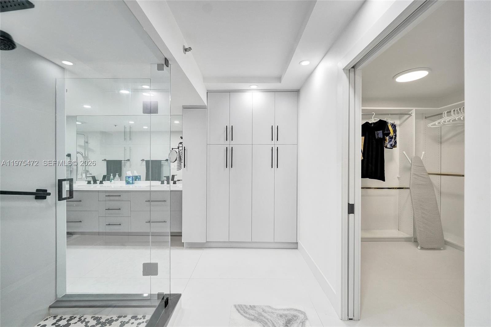 SUMMIT CONDO - Residential
