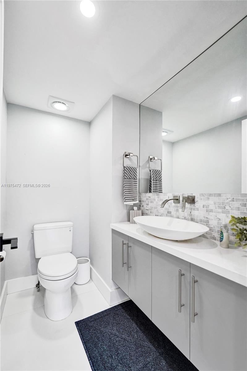 SUMMIT CONDO - Residential