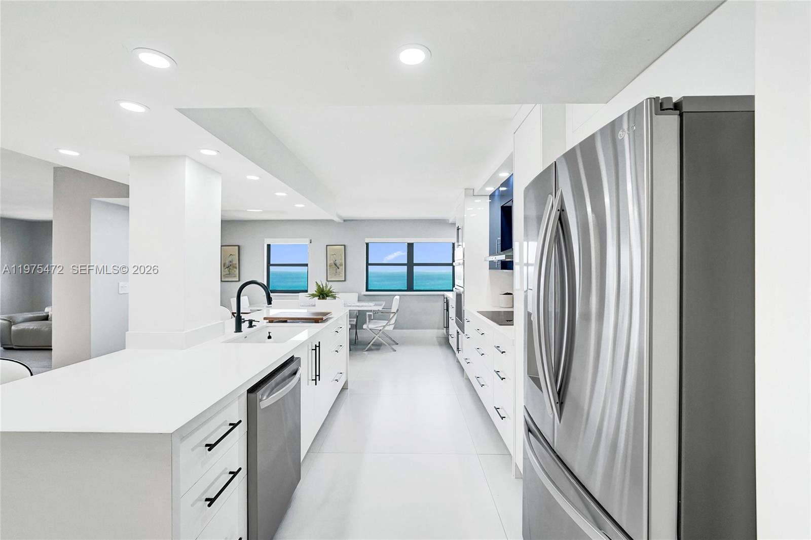SUMMIT CONDO - Residential