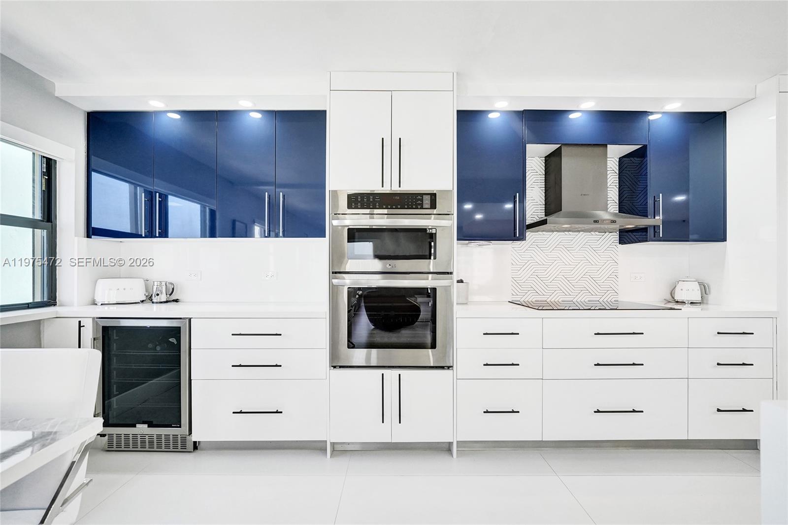 SUMMIT CONDO - Residential