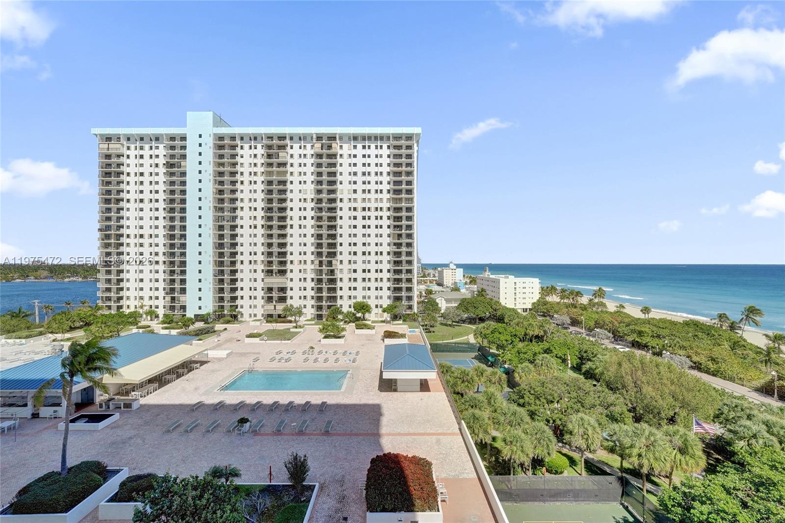 SUMMIT CONDO - Residential