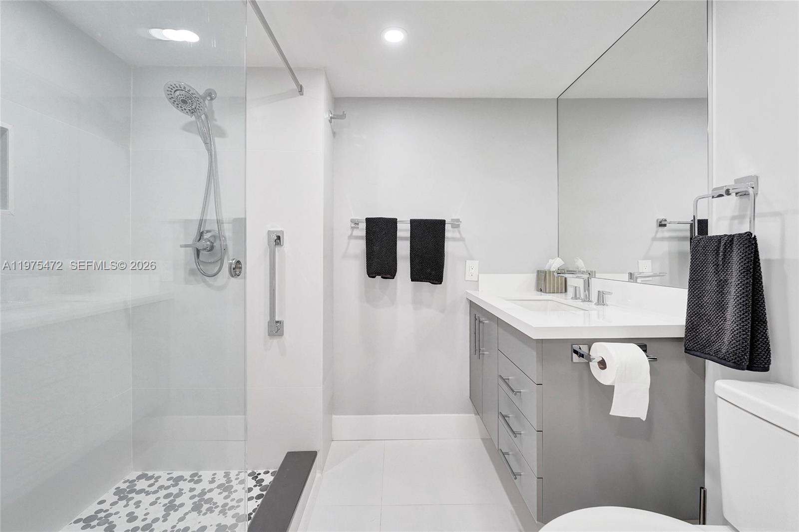SUMMIT CONDO - Residential