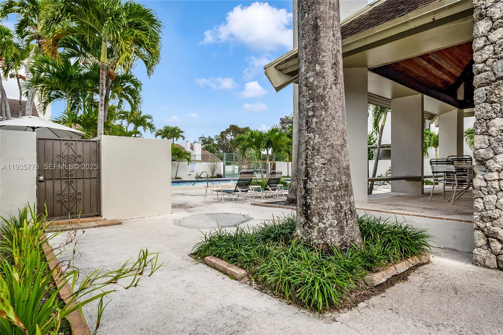 BANYANS OF SOUTH MIAMI CO - Residential