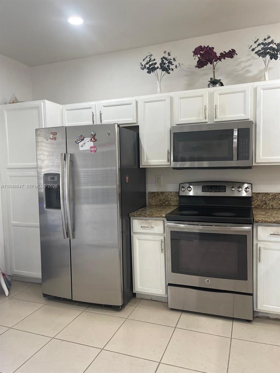 KENDALL COMMONS TOWNHOMES - Residential