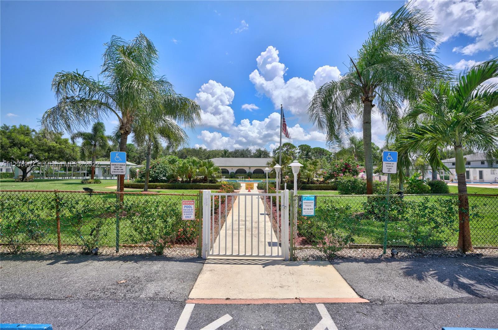 TEQUESTA GARDEN CONDO 1 - Residential