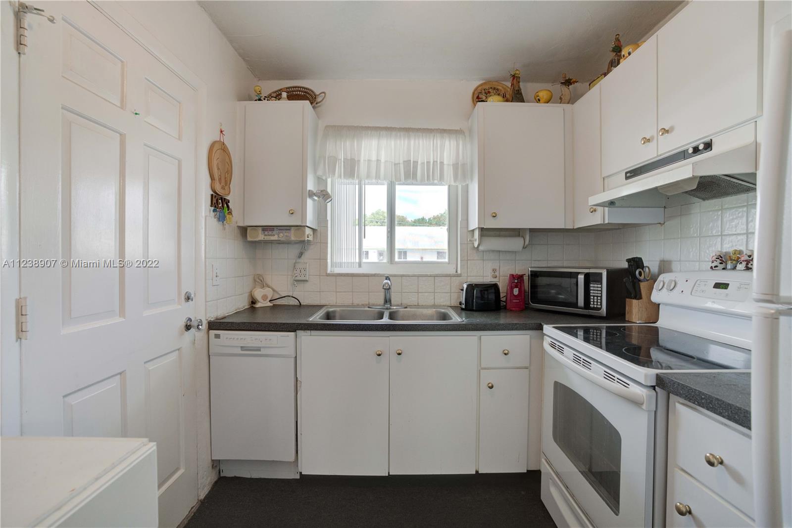 TEQUESTA GARDEN CONDO 1 - Residential