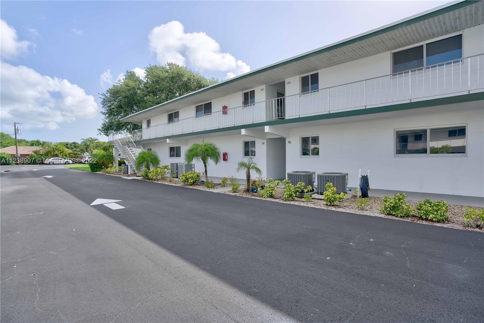 TEQUESTA GARDEN CONDO 1 - Residential