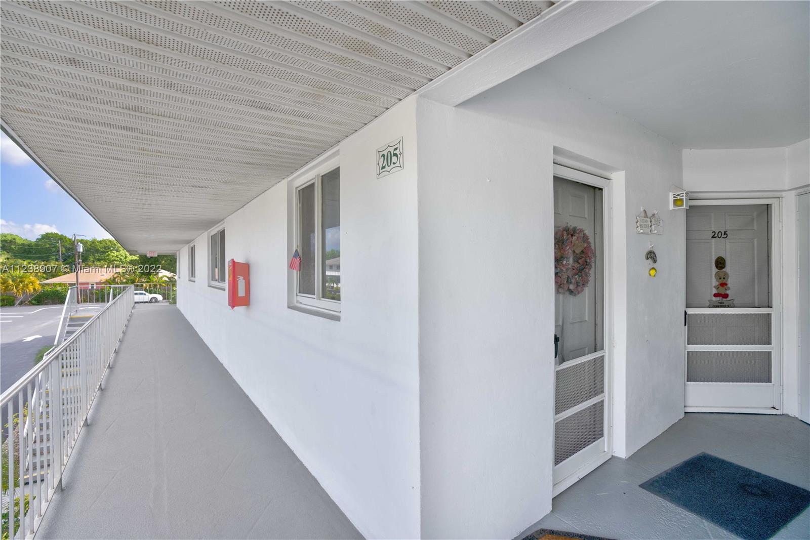 TEQUESTA GARDEN CONDO 1 - Residential