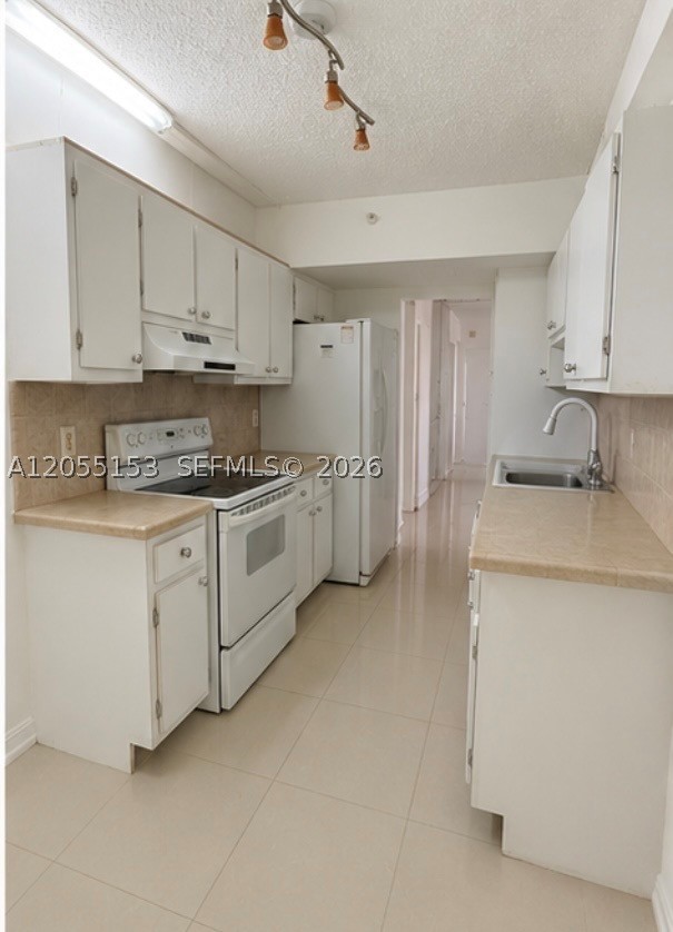 HILLCREST EAST NO 26 COND - Residential