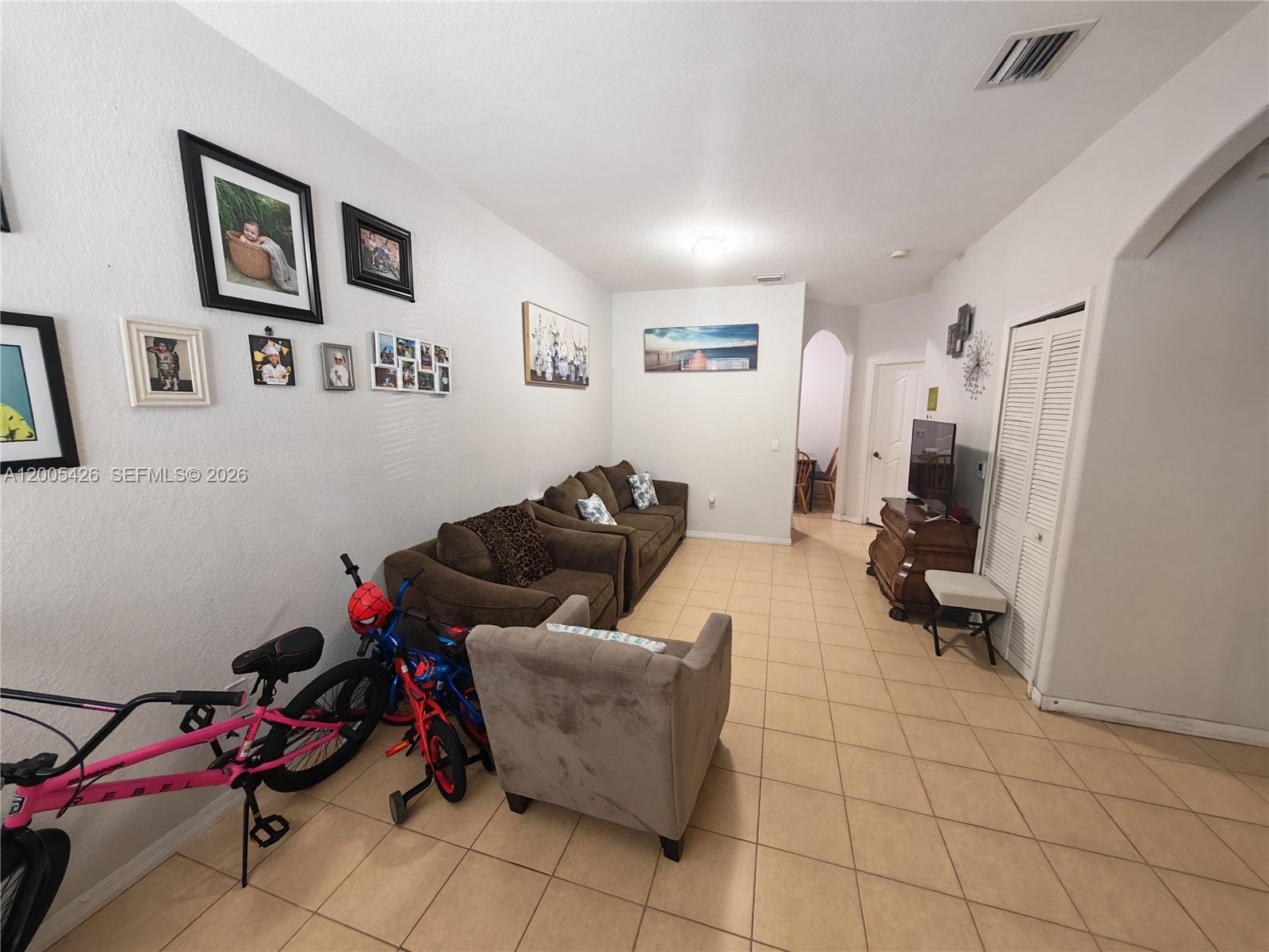 OLD BISCAYNE VILLAS CONDO - Residential