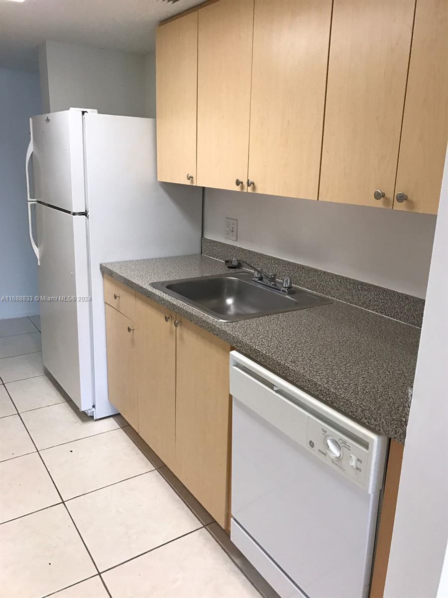PALM AIRE GARDENS CONDO - Residential Lease