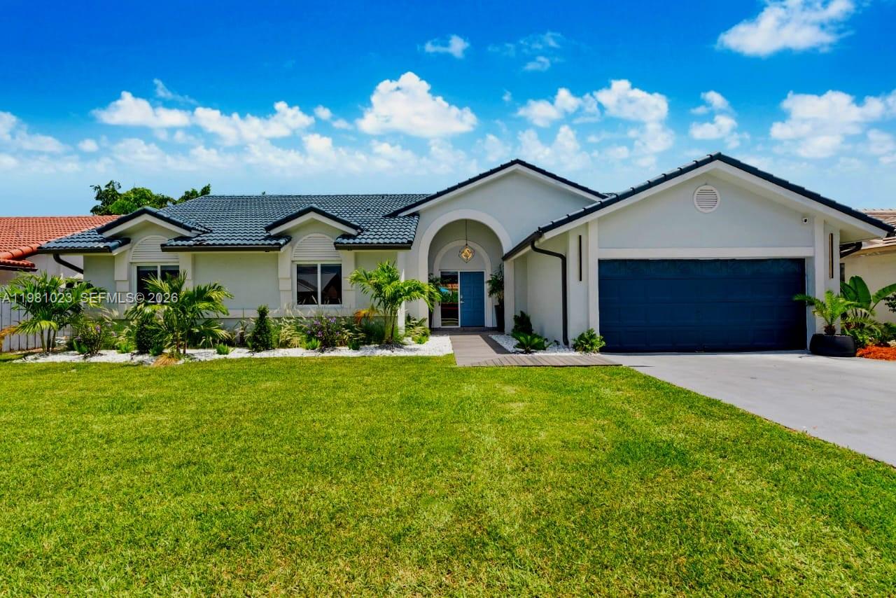BEAUTIFUL HOME 5/3 IN KENDALL!!! READY FOR AIRBNB, COMPLETLEY FURNISHED. CALL NOW THIS WONT LAST!