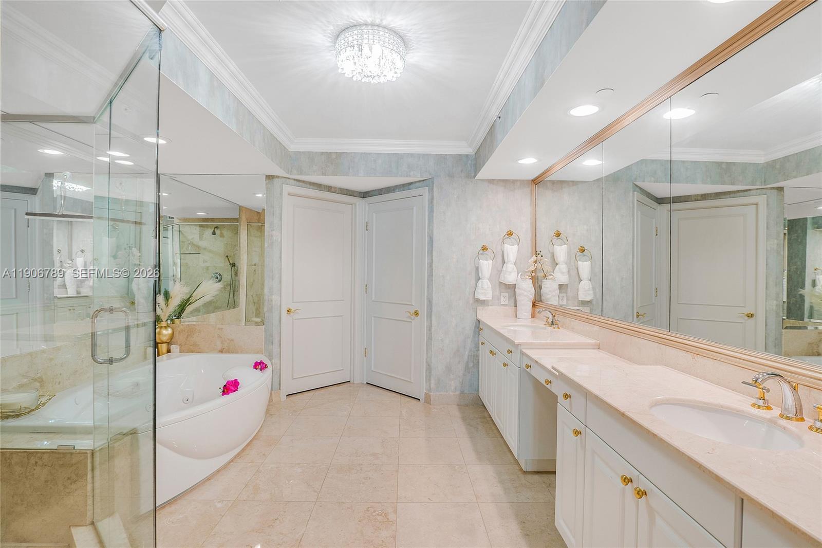 HAMPTONS SOUTH CONDO - Residential