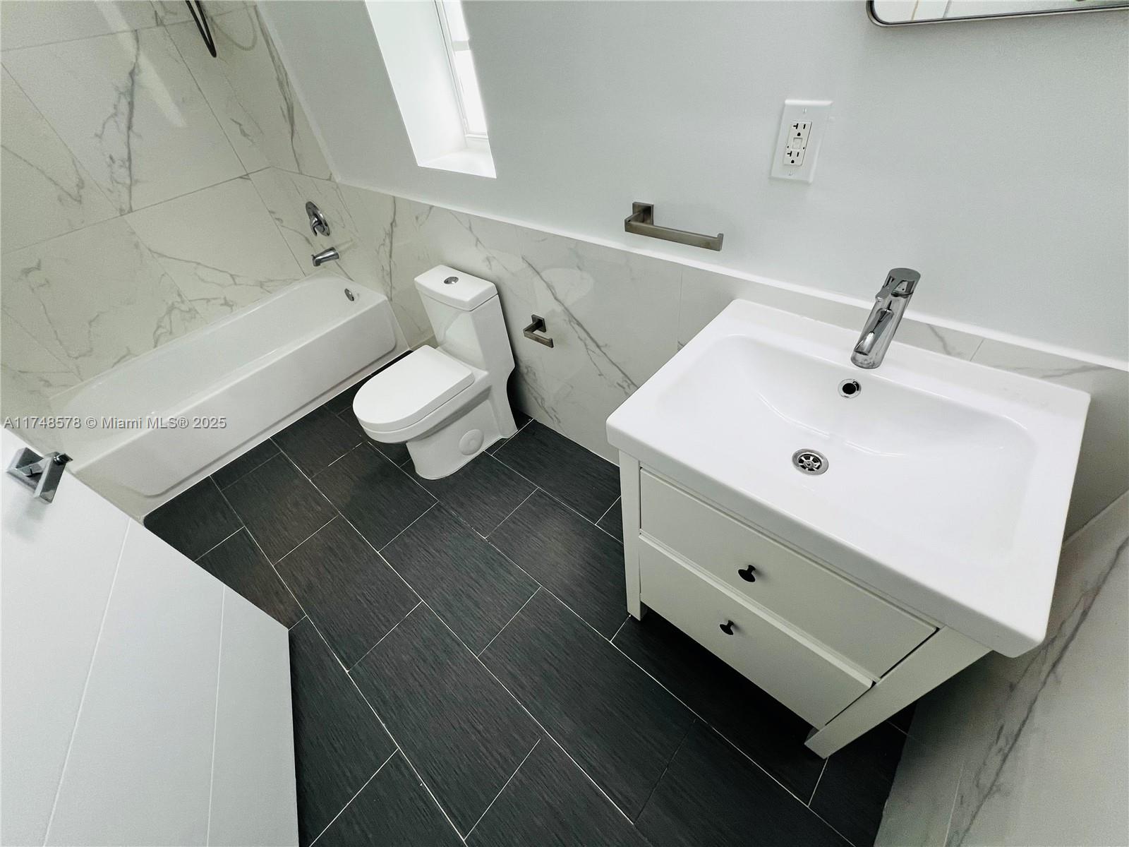 OCEANSIDE SEC ISLE OF NOR - Residential Lease