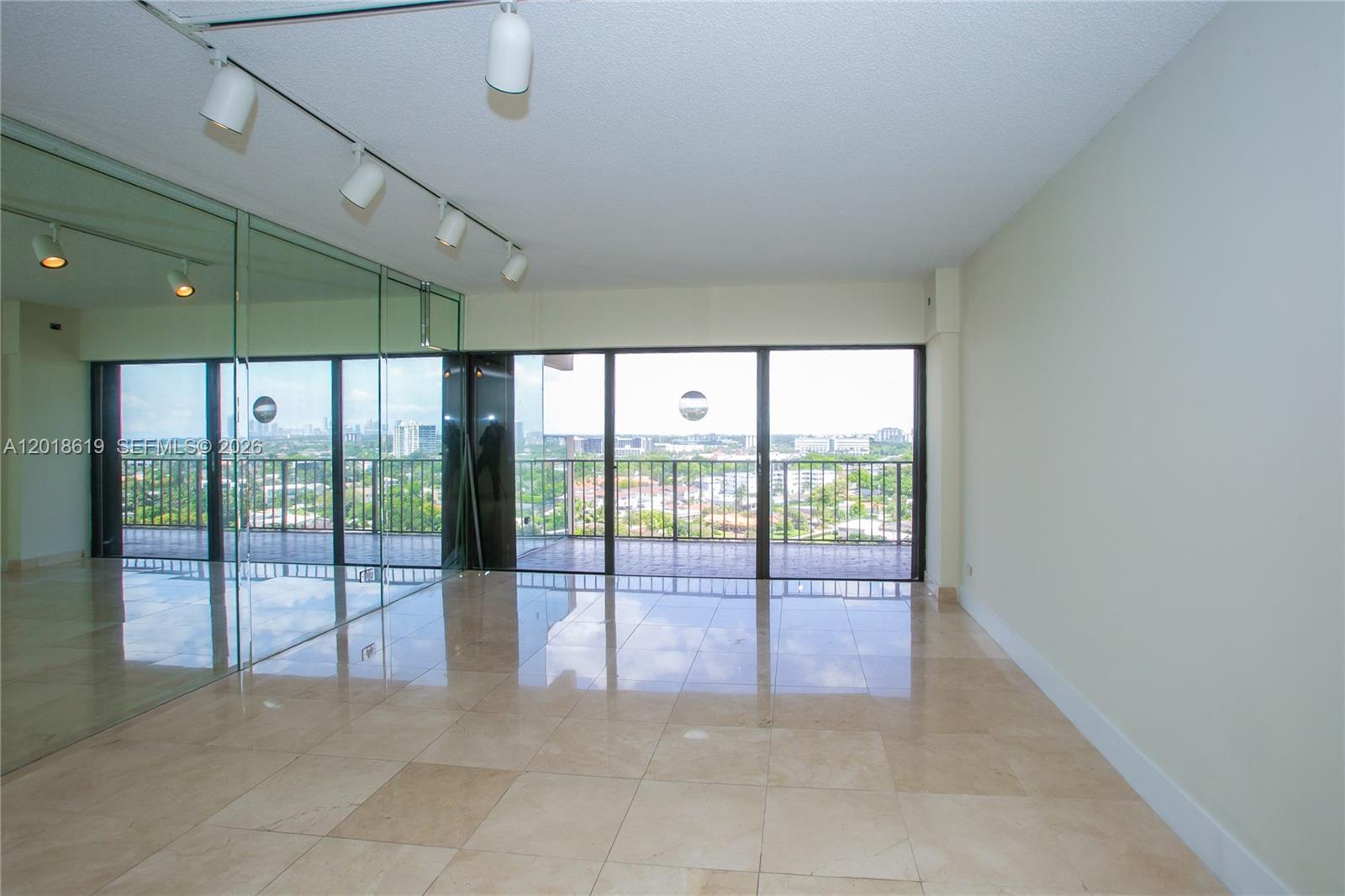 CRICKET CLUB CONDO - Residential