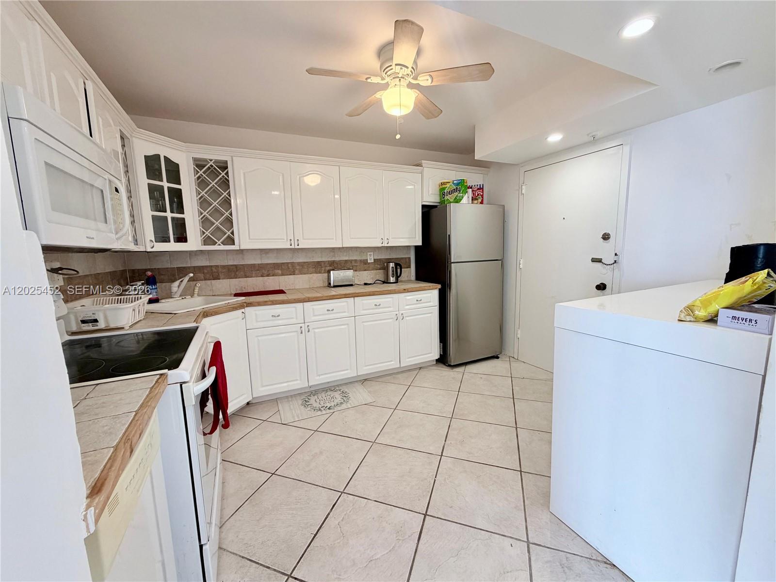 COMMODORE PLAZA CONDO - Residential Lease