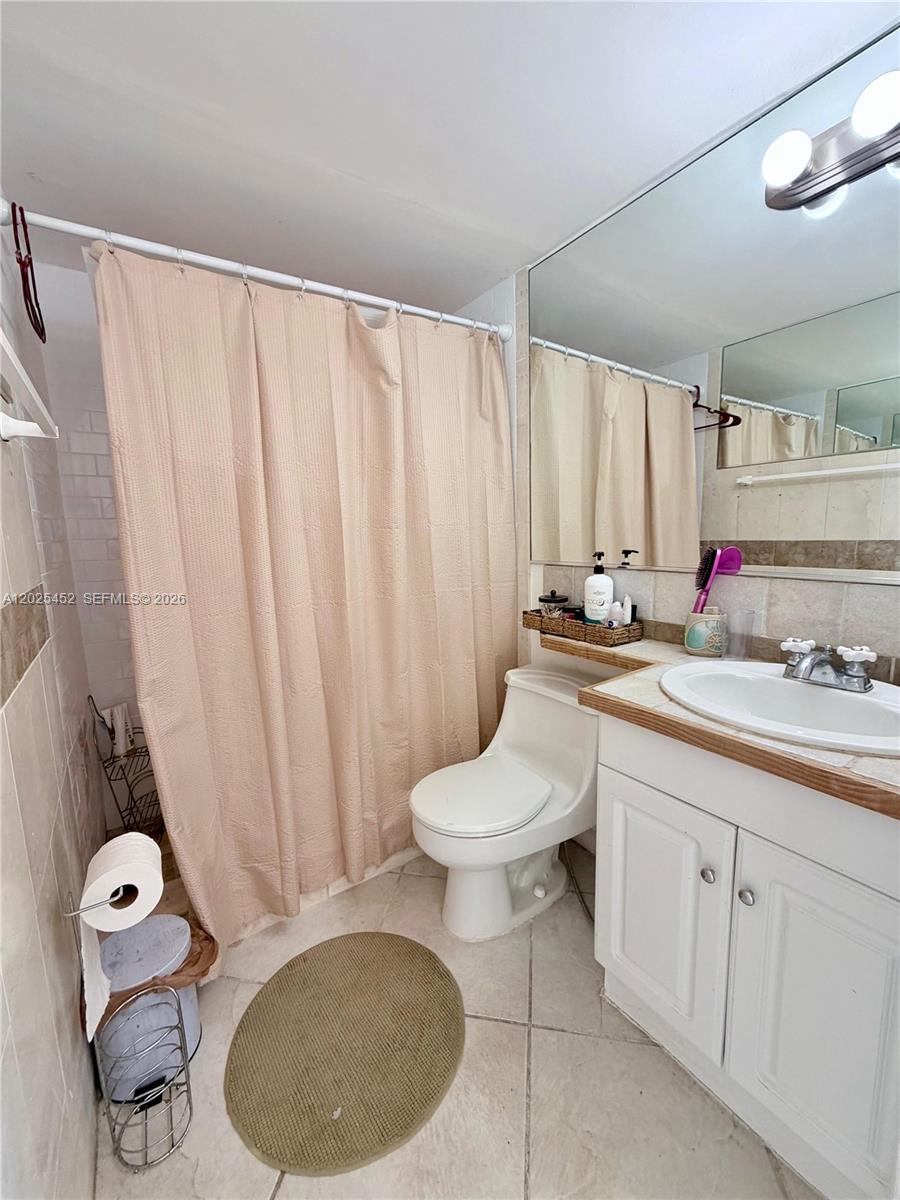 COMMODORE PLAZA CONDO - Residential Lease