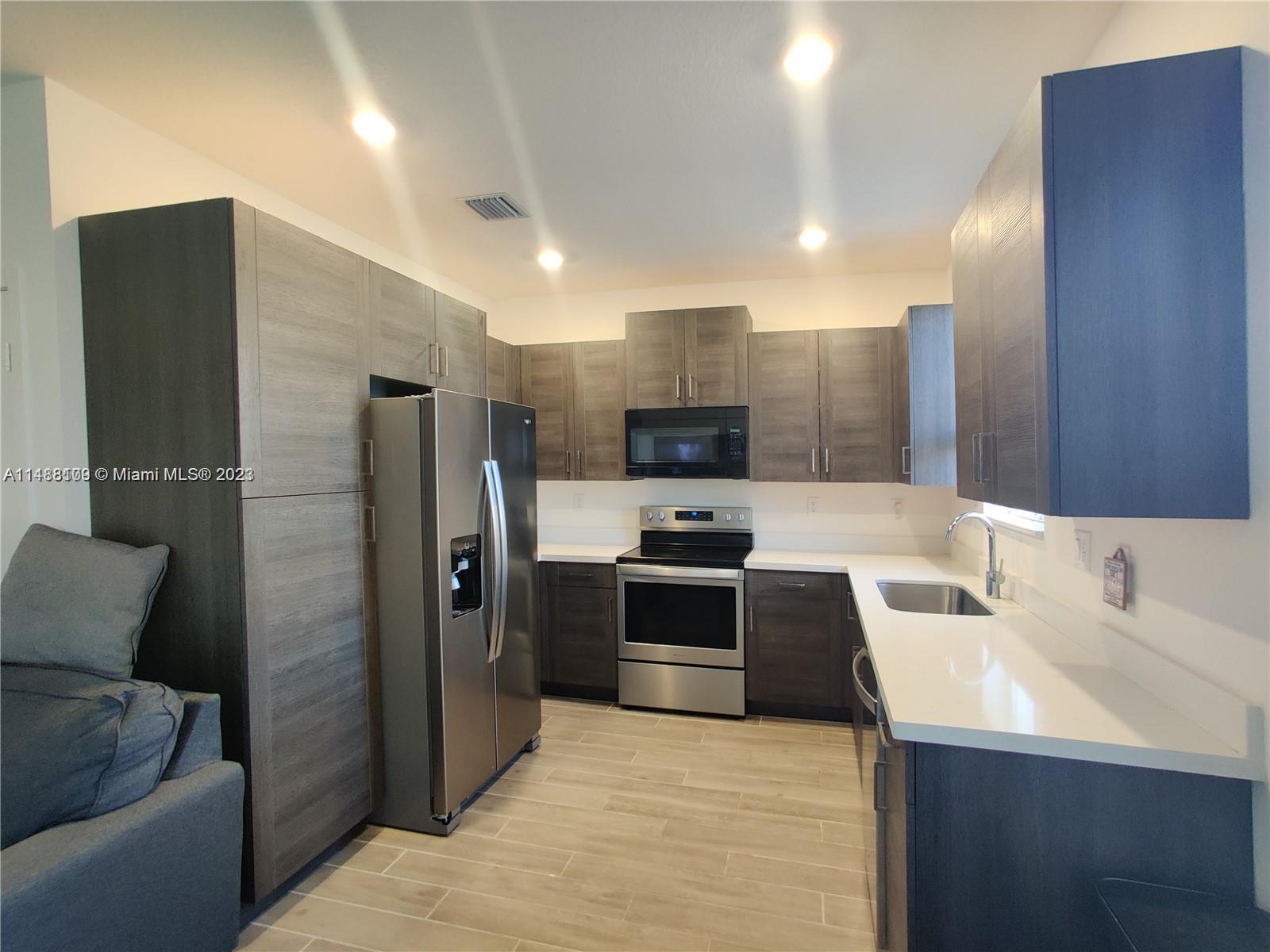 TOWNS AT SEASCAPE - Residential