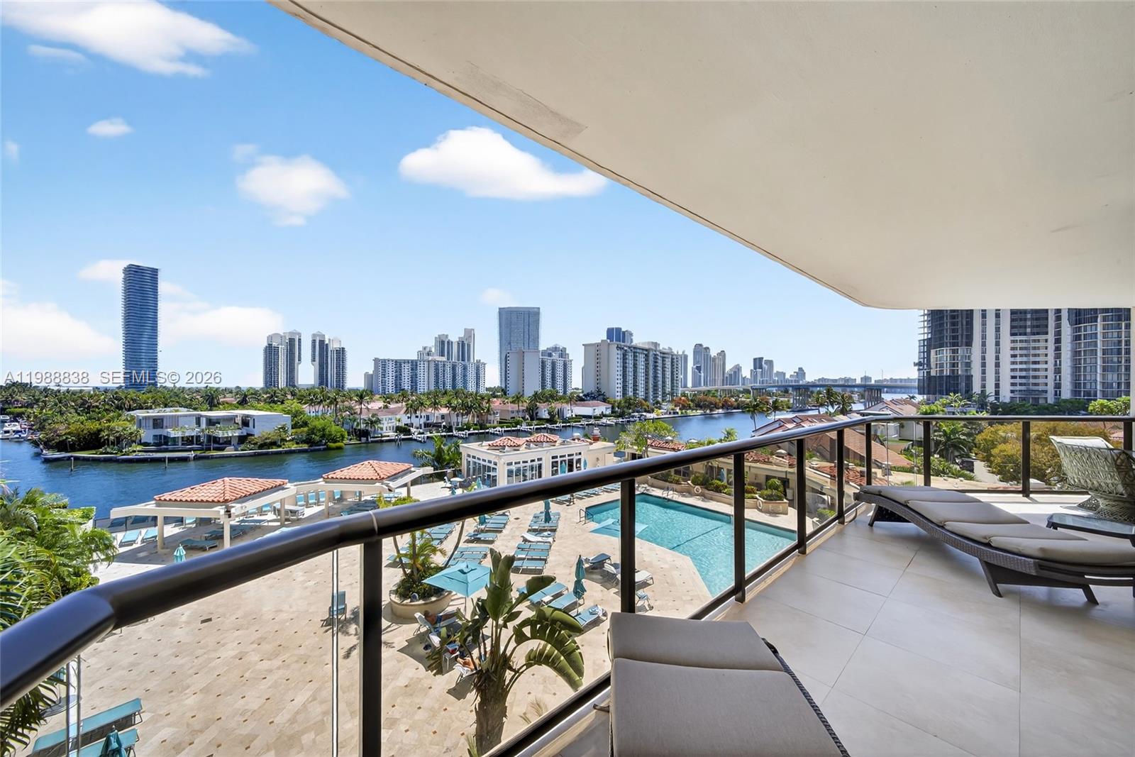 TURNBERRY ISLE SOUTH COND - Residential