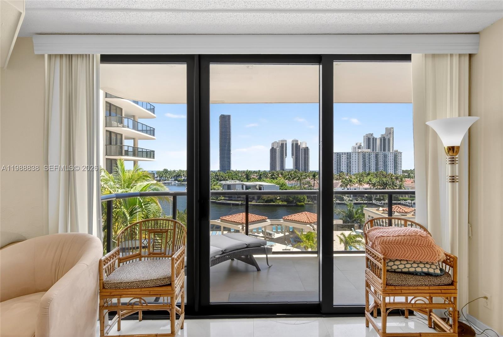 TURNBERRY ISLE SOUTH COND - Residential