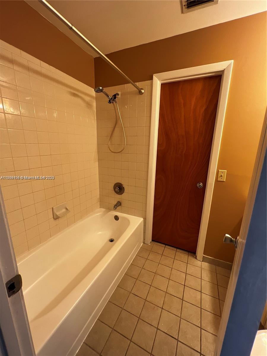 LAKESHORE CONDO 6 - Residential