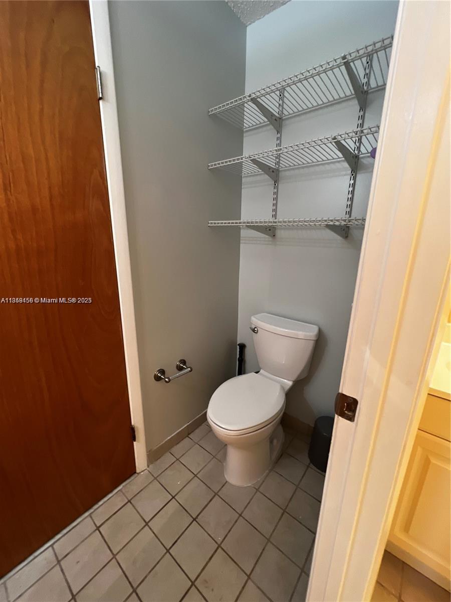 LAKESHORE CONDO 6 - Residential