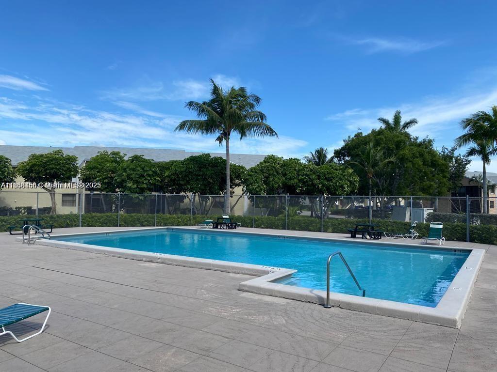 LAKESHORE CONDO 6 - Residential