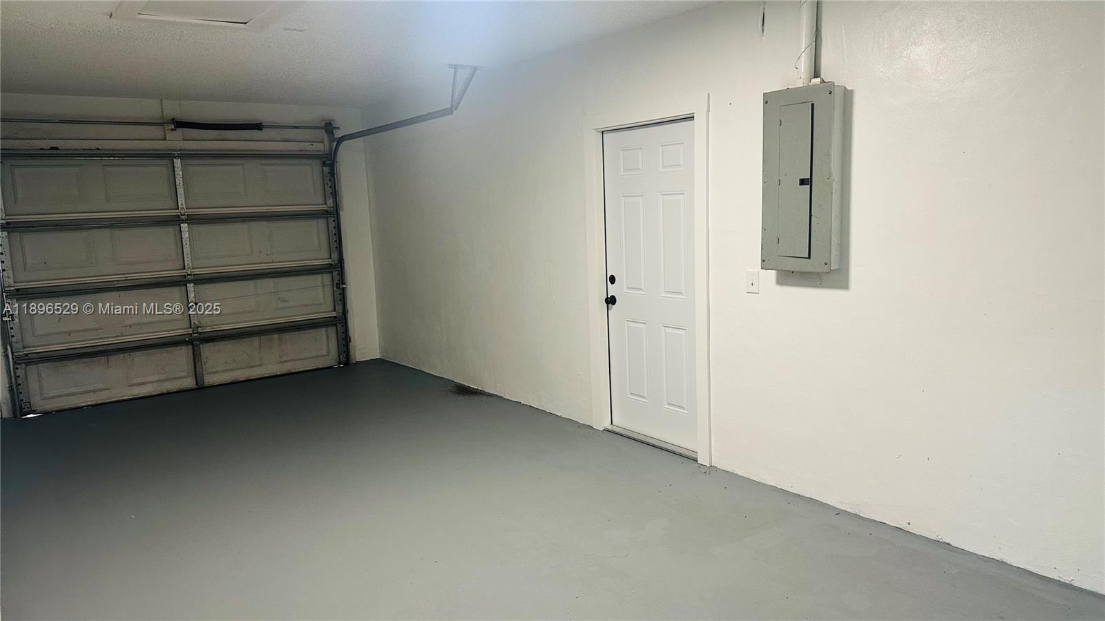 SILVER SPRINGS SHORES UNIT - Residential Lease