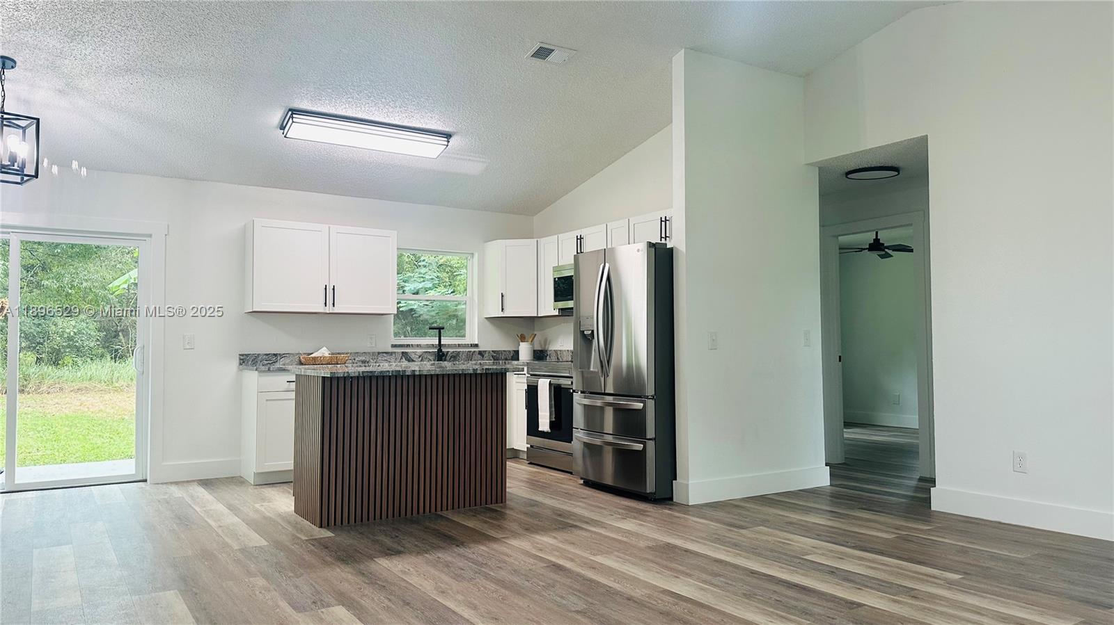 SILVER SPRINGS SHORES UNIT - Residential Lease