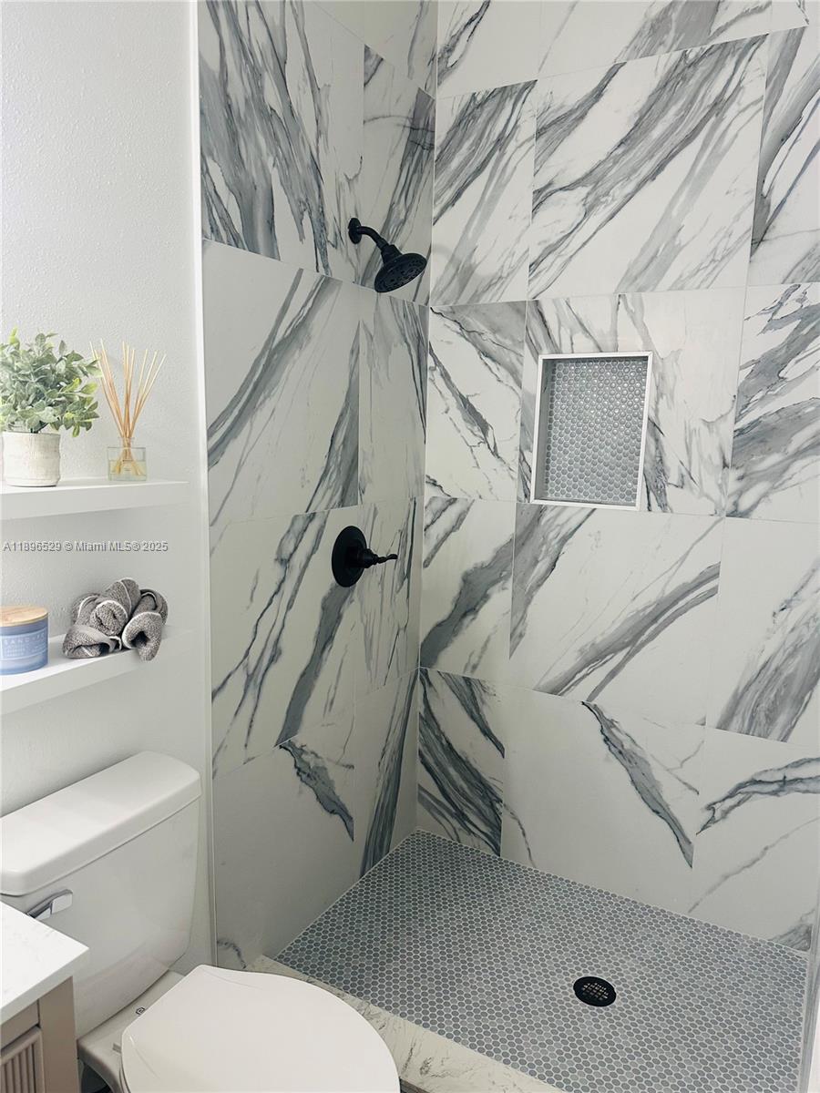 SILVER SPRINGS SHORES UNIT - Residential Lease